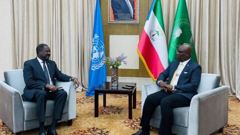 titular Simeón Oyono Esono Angue titular de asuntos exteriores, con su omologo Abdou Abarry; representante de las Naciones Unidas para África Central